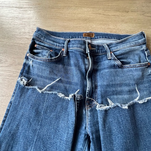 Mother woman’s the insider crop step chew jeans - Picture 10 of 16